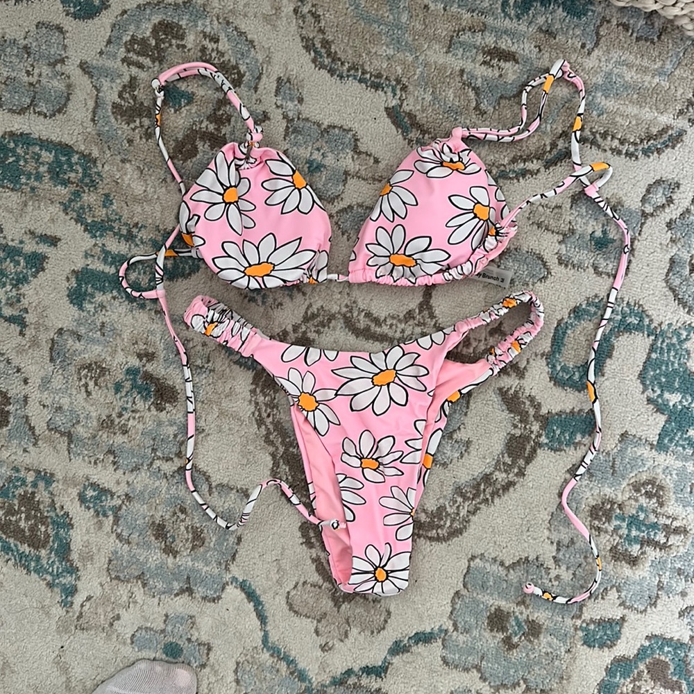 Pink daisy bikini